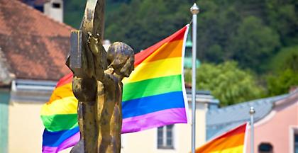 Το Facebook μπλόκαρε λογαριασμό με προκλητικό πίνακα ενός Χριστού ΛΟΑΤΚΙ