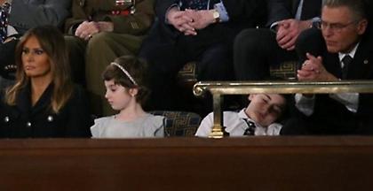 Ο μικρός Τζόσουα το έριξε στον ύπνο σε ομιλία του Ντόναλντ Τραμπ