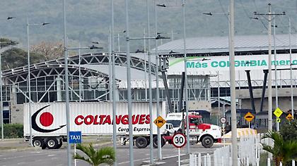 Βενεζουέλα: Στα σύνορα της Κολομβίας τα φορτηγά της ανθρωπιστικής βοήθειας