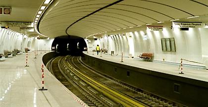 Νεκρός ανασύρθηκε από τις γραμμές του μετρό στην Ομόνοια 40χρονος άνδρας