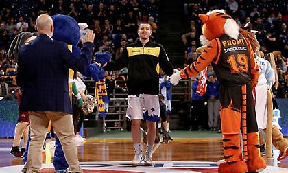 Νίκησε τον Χατζή και το… σήκωσε στα τρίποντα ο Φλιώνης!