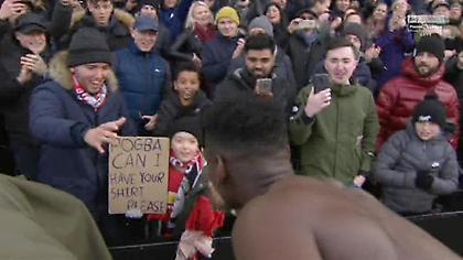 Πιτσιρικάς οπαδός πήρε το καλύτερο δώρο από τον Πογκμπά (vid)