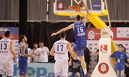 Λαρεντζάκης για τη… νίκη των Ελλήνων επί των ξένων!