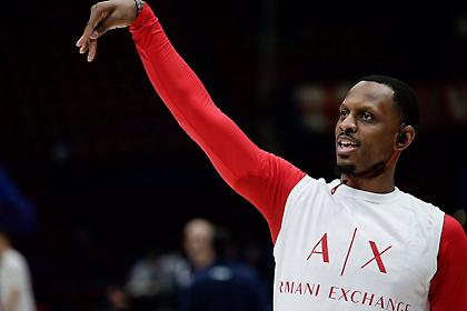 Περίπατος με σούπερ Νάναλι για Αρμάνι