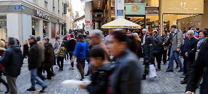 Επανέρχονται τα δώρα στο Δημόσιο, αλλά ψαλιδισμένα - Ποσά 250 και 300 ευρώ