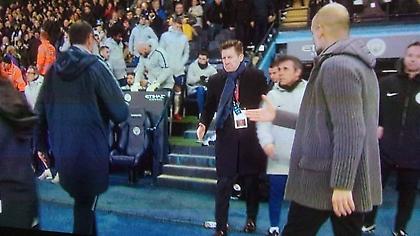 Δεν έδωσε το χέρι του στον Γκουαρντιόλα ο Σάρι (video)