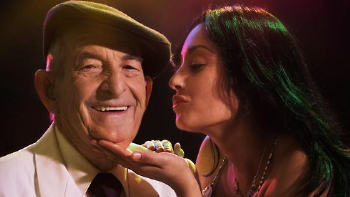 Πάνω από 3 είσαι πλέον μεσήλικας: 5 λέξεις που αν τις χρησιμοποιείς ακούγεσαι γέρος