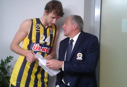 «Ανανεώνουμε με Βέσελι για τρία χρόνια, θέλουμε για πάντα τον Ομπράντοβιτς»