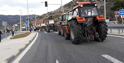 Απέκλεισαν τον κόμβο του Πλατυκάμπου οι αγρότες του μπλόκου της Νίκαιας