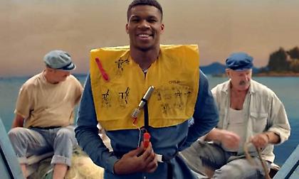 Ο Γιάννης Αντετοκούνμπο σε διαφήμιση για… υψηλές πτήσεις! (video)