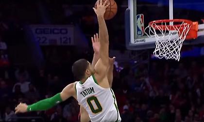 Χορευτικό και κάρφωμα από Τέιτουμ στο Top 5 (video)