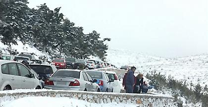 Διακοπή της κυκλοφορίας στη λεωφόρο Πάρνηθας λόγω χιονόπτωσης