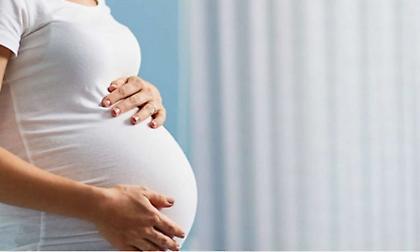 Τρανσέξουαλ άνδρας γέννησε μωρό και πάει σε δίκη γιατί δεν θέλει να τον αποκαλούν μητέρα!