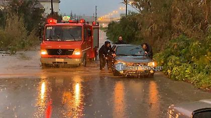 «Ποτάμια» οι δρόμοι σε Χανιά και Ρέθυμνο-κλειστά σχολεία