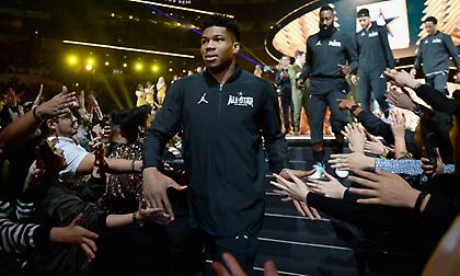 Μήνυμα ειρήνης από Γιάννη: «Το μπάσκετ να μας ενώνει, όχι να μας χωρίζει»