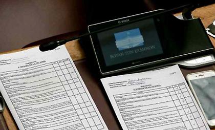 Ανατροπή: Πέρασε τελικά το άρθρο 3 για το ουδετερόθρησκο με 151 ψήφους