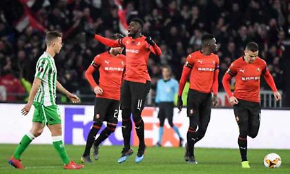 Ανύπαρκτο πέναλτι στη Ρεν έδωσαν Παπαδόπουλος και Σιδηρόπουλος (video)