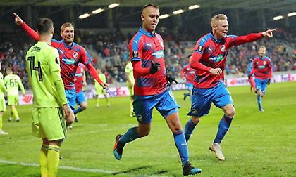 Ανατροπή και προβάδισμα για την Πλζεν!