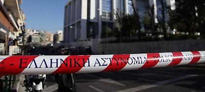 Επίθεση με γκαζάκια στο Ειρηνοδικείο Περιστερίου (pic)