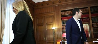 Πόλεμος Τσίπρα στη Φώφη μέσω ανασχηματισμού-Οργή στο ΚΙΝΑΛ