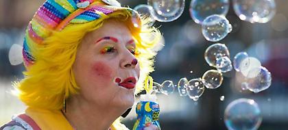 Μέχρι και κλόουν σκέφτεται να στείλει η NASA στον Άρη-Για να διασκεδάζει τους αστροναύτες