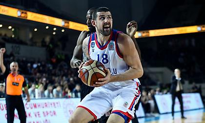 «Καυτός» Μερμάν και στον τελικό με… περίπατο η Εφές!