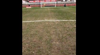 Ο... άθλιος αγωνιστικός χώρος που έπαιξε η Σίτι κόντρα στη Νιούπορτ (vid)