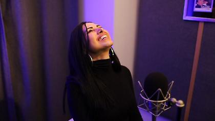 Λένα Ζευγαρά: Κυκλοφόρησε και ξεσηκώνει το 5αλεπτο live unplugged της (βίντεο)