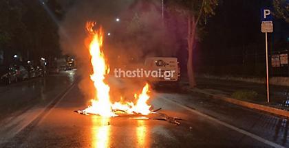 Θεσσαλονίκη: Επίθεση με μολότοφ και αντικείμενα σε αστυνομικούς
