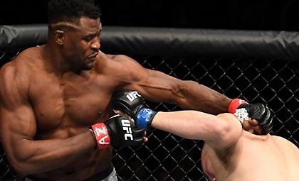 UFC: Σε 26 δεύτερα νίκησε τον Βελάσκες ο Ενγκάνου (video)