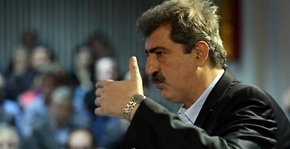 Αμηχανία στο Μαξίμου για το καταναλωτικό δάνειο του Πολάκη