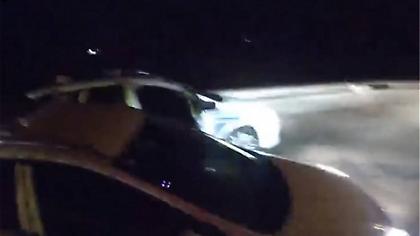 Πήγαν να σπάσουν το μπλόκο της αστυνομίας με το ΑΤΜ να σέρνεται πίσω τους