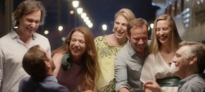 «Λόγω τιμής»: Η παρέα των 90s ξανά μαζί, 20 χρόνια μετά -Η πρώτη φωτό