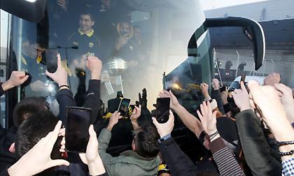 Η αποθεωτική υποδοχή της ΑΕΚ με την κούπα (video)