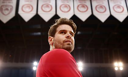 Ο… μικρός Μπόγρης με κασκόλ του Ολυμπιακού (pic)