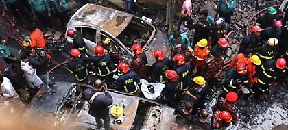 Τραγωδία στο Μπαγκλαντές: Πάνω από 70 οι νεκροί από πυρκαγιά σε κτίρια (pics/video)