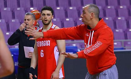 Λιμνιάτης στο sport-fm.gr: «Δύσκολο να αντιμετωπίζεις τη χώρα σου. Μπορεί ψηλά η Εθνική στην Κίνα»