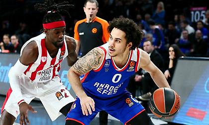 Λάρκιν: «Σημαντικό που προστατέψαμε την έδρα μας με τον Ολυμπιακό»