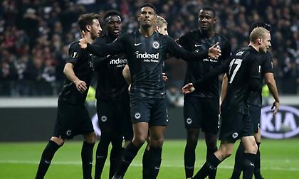 Πρόκριση στους «16» για την Άιντραχτ με… σπασμένα φρένα!