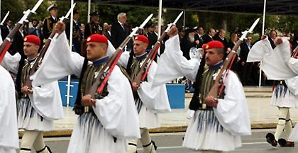 Συλλυπητήρια Παυλόπουλου στην οικογένεια του εύζωνα της προεδρικής φρουράς