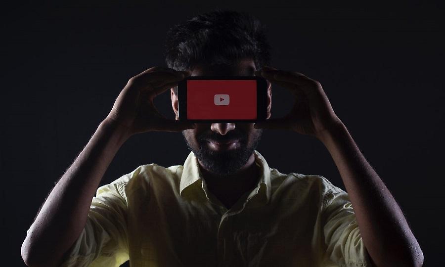 Γιατί εταιρείες-κολοσσοί αφαιρούν τις διαφημίσεις τους από βίντεο στο Youtube