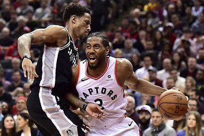 Ο Λέοναρντ πήρε το… πορτοφόλι του ΝτεΡόζαν και τη νίκη από τους Σπερς (video)