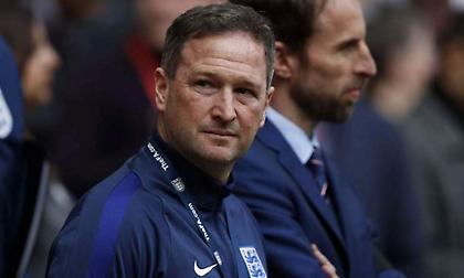 Κοιτάει τον Χόλαντ η Τσέλσι