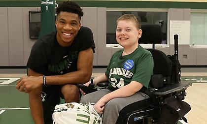 Ο Γιάννης πραγματοποίησε την ευχή του μικρού Ίστον (pics)