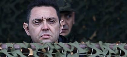 Οργή του υπ. Αμυνας της Σερβίας για τις ΗΠΑ: Δεν είμαστε αποικία!