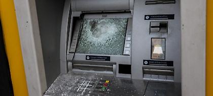 Ζωγράφου: Μπαράζ επιθέσεων σε ΑΤΜ -Τα έκαναν γυαλιά-καρφιά