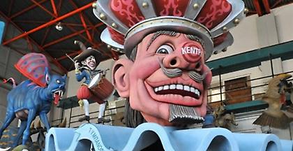 Στα άδυτα του Πατρινού Καρναβαλιού: Ο Κινγκ Κονγκ κι οι 300 του Λεωνίδα