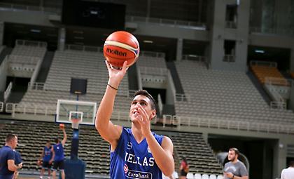 Λαρεντζάκης: «Κλείσαμε τα αυτιά στην αμφισβήτηση και παίξαμε για τη φανέλα»