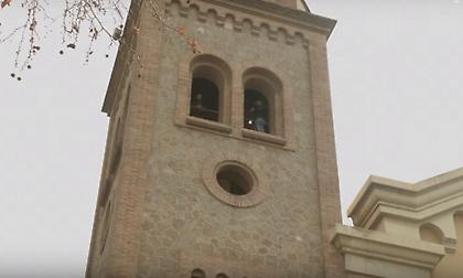 Ο Ναβάρο τα «στάζει» και από την κορυφή… καθεδρικού ναού (video)