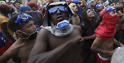 Νέα μέτρα κατά του Μαδούρο εξετάζουν ΗΠΑ και Γουαϊδό